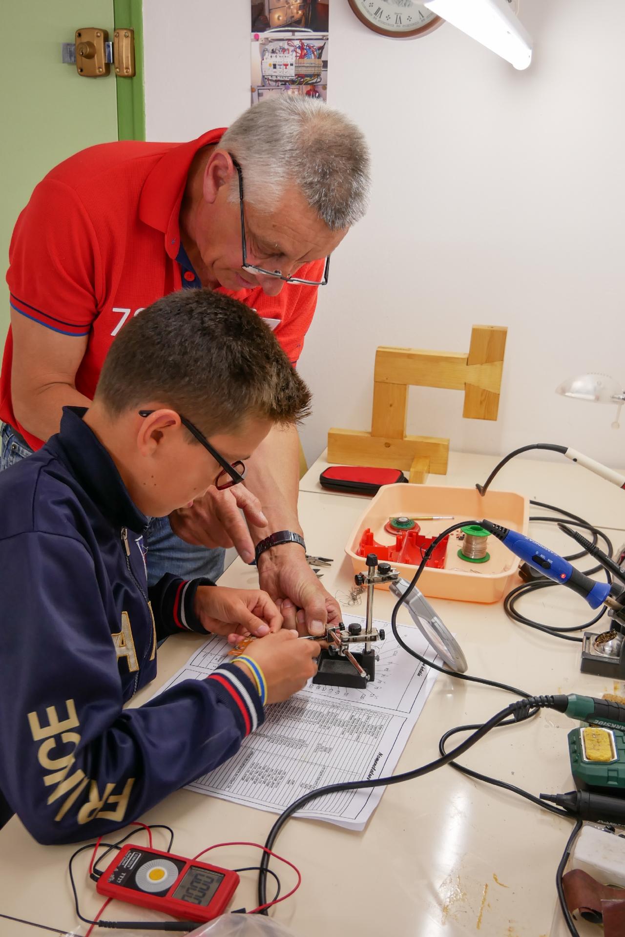 Atelier électricité Kevin et Daniel