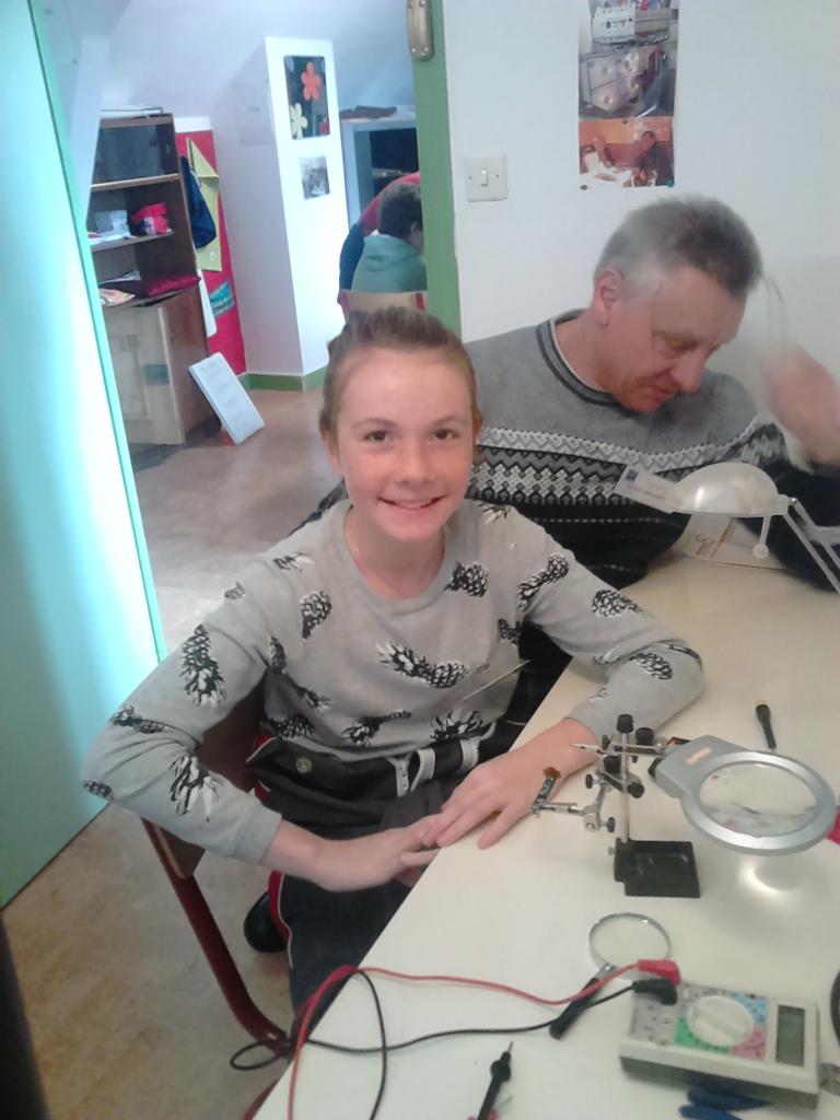 Éloïse et Daniel atelier électricité